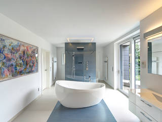 Traum in Blau und Weiß, Innenarchitektin Katrin Reinhold Innenarchitektin Katrin Reinhold Modern style bathrooms