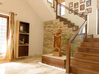 Jaya & Rajesh Cozy Nest Interiors Modern corridor, hallway & stairs