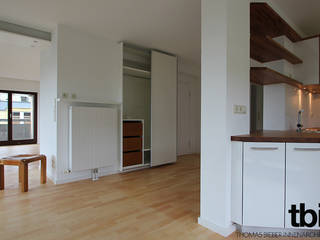 Umgestaltung einer 4-Zimmer-Eigentumswohnung, tbia - Thomas Bieber InnenArchitekten tbia - Thomas Bieber InnenArchitekten Minimalistischer Flur, Diele & Treppenhaus