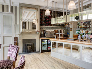 Charming Pub on Kew Green, White Linen Interiors Ltd White Linen Interiors Ltd Commercial spaces