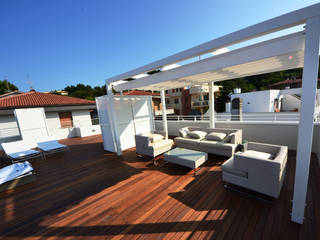 Terrazza del Notaio, studio architettura battistelli roccheggiani studio architettura battistelli roccheggiani ระเบียง, นอกชาน