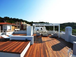 Terrazza del Notaio, studio architettura battistelli roccheggiani studio architettura battistelli roccheggiani Modern balcony, veranda & terrace