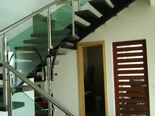 CASA-HABITACION, GHT EcoArquitectos GHT EcoArquitectos Minimalist corridor, hallway & stairs