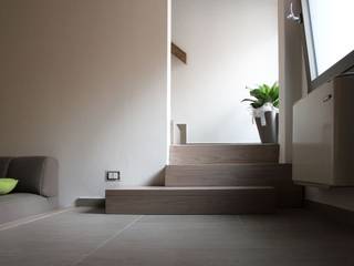 CASA VT, Daniele Spirito Architetto Daniele Spirito Architetto Minimalist corridor, hallway & stairs