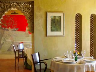Restaurante emblemático, mural x 3 mural x 3 Paredes y suelos de estilo mediterráneo