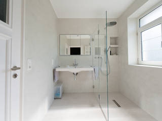 Ein Traum in Weiß..., Einwandfrei - innovative Malerarbeiten oHG Einwandfrei - innovative Malerarbeiten oHG Moderne Badezimmer