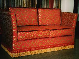 Divano K_Red, P. Pennestrì vestire gli interni P. Pennestrì vestire gli interni Classic style living room Sofas & armchairs