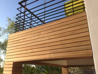 Habillage d'un balcon avec un bardage peuplier thermochauffé, Made in Bois Made in Bois Balkon, Beranda & Teras Modern