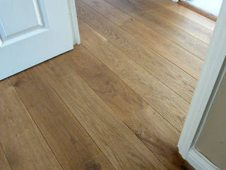 Cambridge - Chateau Smoked, Fine Oak Flooring Ltd. Fine Oak Flooring Ltd. カントリースタイルの 玄関&廊下&階段