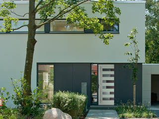 homify Modern style doors Doors