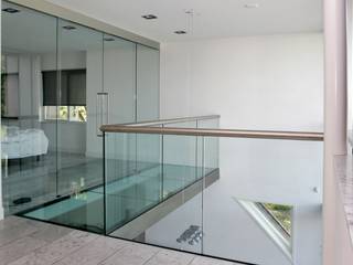 TransParancy by EeStairs® - Glass balustrades , EeStairs | Stairs and balustrades EeStairs | Stairs and balustrades Corridor, hallway & stairsStairs