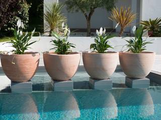 Poteries diverses, Poterie Goicoechea Poterie Goicoechea Eclectic style garden Plant pots & vases