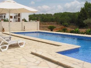 Piscina con Laja irregular Solnhofen, Solnhofen Piedra Natural, S.L. Solnhofen Piedra Natural, S.L. Mediterranean style pool