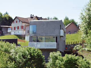 Wohnhaus mit Architekturatelier in Altstätten, Schweiz, Himmelhoch GmbH Himmelhoch GmbH インダストリアルな 家