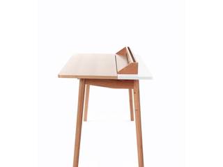 Desk Honoré, La Corbeille Éditions La Corbeille Éditions Moderne Arbeitszimmer