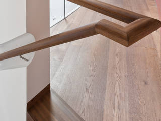 Floating stairs designed for commercial projects, Siller Treppen/Stairs/Scale Siller Treppen/Stairs/Scale درج خشب Wood effect