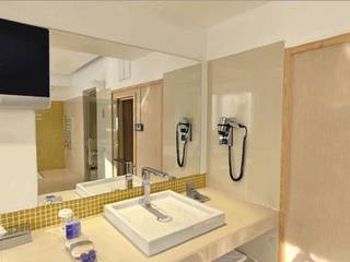 Baños del hotel "The Dostyk Hotel", TONO BAGNO | Pasión por tu baño TONO BAGNO | Pasión por tu baño 現代浴室設計點子、靈感&圖片