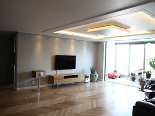 모던함과 따뜻함이 공존하는 아파트, 1204디자인 1204디자인 Salas de estar modernas