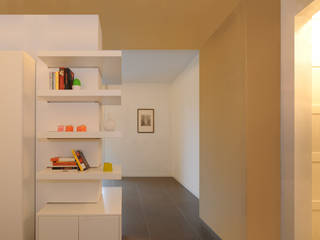 CASA G+M, GRAZIANI & DICEMBRINO GRAZIANI & DICEMBRINO Minimalist corridor, hallway & stairs