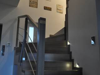 Brick in the wall ..... stairs to heaven;), Perfect Home Perfect Home Modern Corridor, Hallway and Staircase
