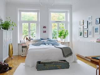 Alvhem Mäkleri & Interiör - bedroom Magdalena Kosidlo Phòng khách phong cách Bắc Âu