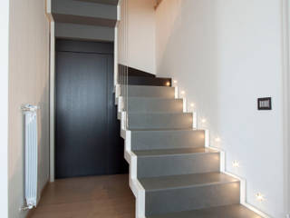 Casa LM, Laboratorio di Progettazione Claudio Criscione Design Laboratorio di Progettazione Claudio Criscione Design Modern corridor, hallway & stairs