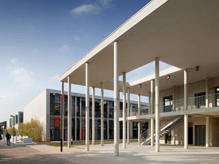 New building at Albert Einstein High School in Bagnols-sur-Cèze, in association with François Privat, NBJ Architectes NBJ Architectes 商业空间