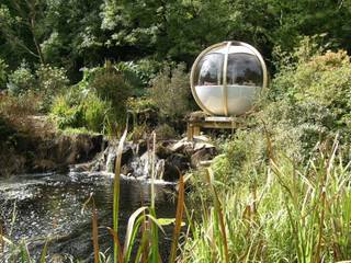 The "Sphere" has landed, Kevin Cooper Garden Design Kevin Cooper Garden Design Сад в стиле модерн