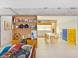 Apartment Refurbishment in Palma, Majorca, Joan Miquel Segui Arquitecte Joan Miquel Segui Arquitecte インダストリアルデザインの リビング