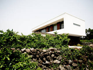 STONE WALL HOUSE 제주 돌담집, HBA-rchitects HBA-rchitects Casas estilo moderno: ideas, arquitectura e imágenes