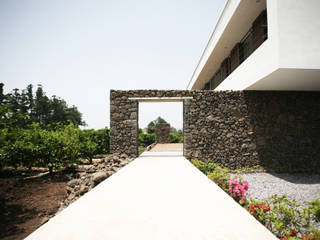 STONE WALL HOUSE 제주 돌담집, HBA-rchitects HBA-rchitects Casas modernas: Ideas, imágenes y decoración