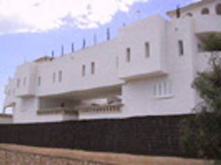 CIUDAD JARDÍN EN CALA D'OR_SANTANYI_MALLORCA, ESTUDIO DE ARQUITECTURA ESTUDIO DE ARQUITECTURA Casas de estilo mediterráneo