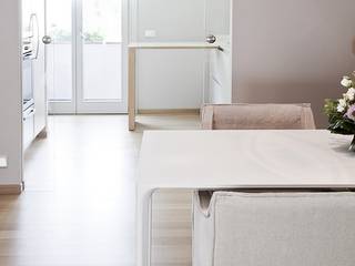 RISTRUTTURAZIONE: alla ricerca di una diversa abitabilità e di un gusto rinnovato, STUDIO PAOLA FAVRETTO SAGL STUDIO PAOLA FAVRETTO SAGL Moderne Küchen Holz Weiß