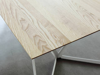 Steel Stand Table, Sebastian Scherer Sebastian Scherer モダンデザインの リビング