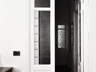 Casa d' architetto, OPERA OFFICINE VETRARIE OPERA OFFICINE VETRARIE Modern style doors