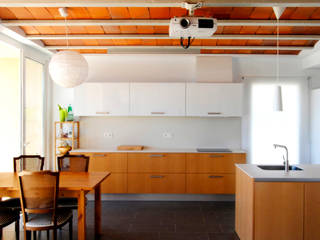 Casa para Pau & Rocio, NUA Arquitectures NUA Arquitectures Dining room