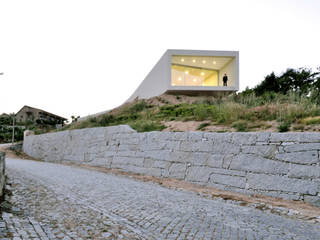 Jorge Guedes's House, 100 Planos Arquitectura Lda 100 Planos Arquitectura Lda HouseholdPet accessories