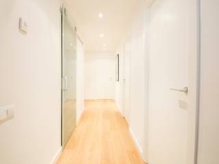 Vivienda en blanco i negro, lauraStrada Interiors lauraStrada Interiors Houses