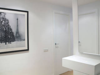 Vivienda en blanco i negro, lauraStrada Interiors lauraStrada Interiors Minimalistyczne domy