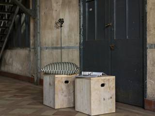 Hocker aus Bauholz, PURE Wood Design PURE Wood Design Salones modernos