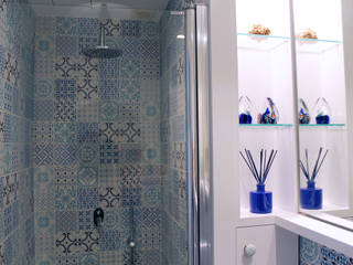 Baño suite. Eséncia mediterranea, lauraStrada Interiors lauraStrada Interiors Mediterranean style bathrooms