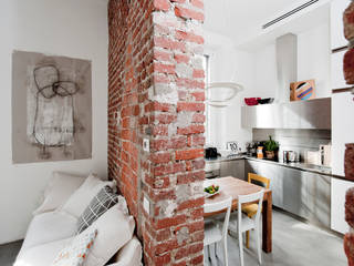 30MQ CON SOPPALCO: Ristrutturazione di un mini appartamento, Cristina Meschi Architetto Cristina Meschi Architetto Houses