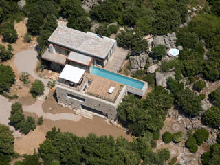 Villa en Corse du sud, Vezzoni Associés Vezzoni Associés Mediterranean style houses