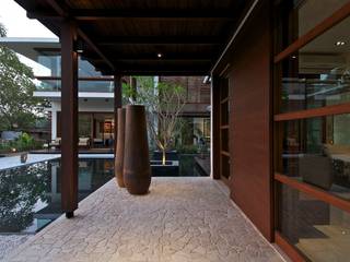 The Courtyard House, Hiren Patel Architects Hiren Patel Architects