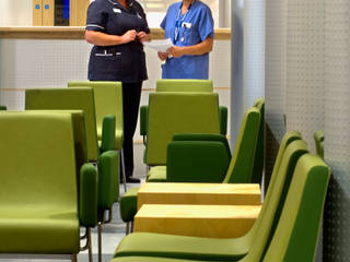 Outpatients Department, Koubou Interiors Koubou Interiors Powierzchnie handlowe