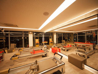 Academia Edge Life Sports, Betty Birger Arquitetura & Design Betty Birger Arquitetura & Design Modern gym