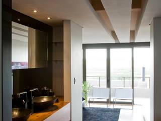 House Serengeti , Nico Van Der Meulen Architects Nico Van Der Meulen Architects Phòng tắm phong cách hiện đại