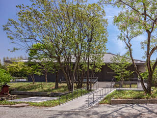 鶴林寺宝物館, 株式会社古田建築設計事務所 株式会社古田建築設計事務所 Commercial spaces