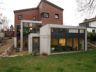 Mehrgenerationenhaus 'Haus 6M, in_design architektur in_design architektur Minimalistische Häuser