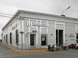 Sucursal Bancaria en Ciudad Guzmán, Mezzanine Arquitectura Mezzanine Arquitectura Colonial style house